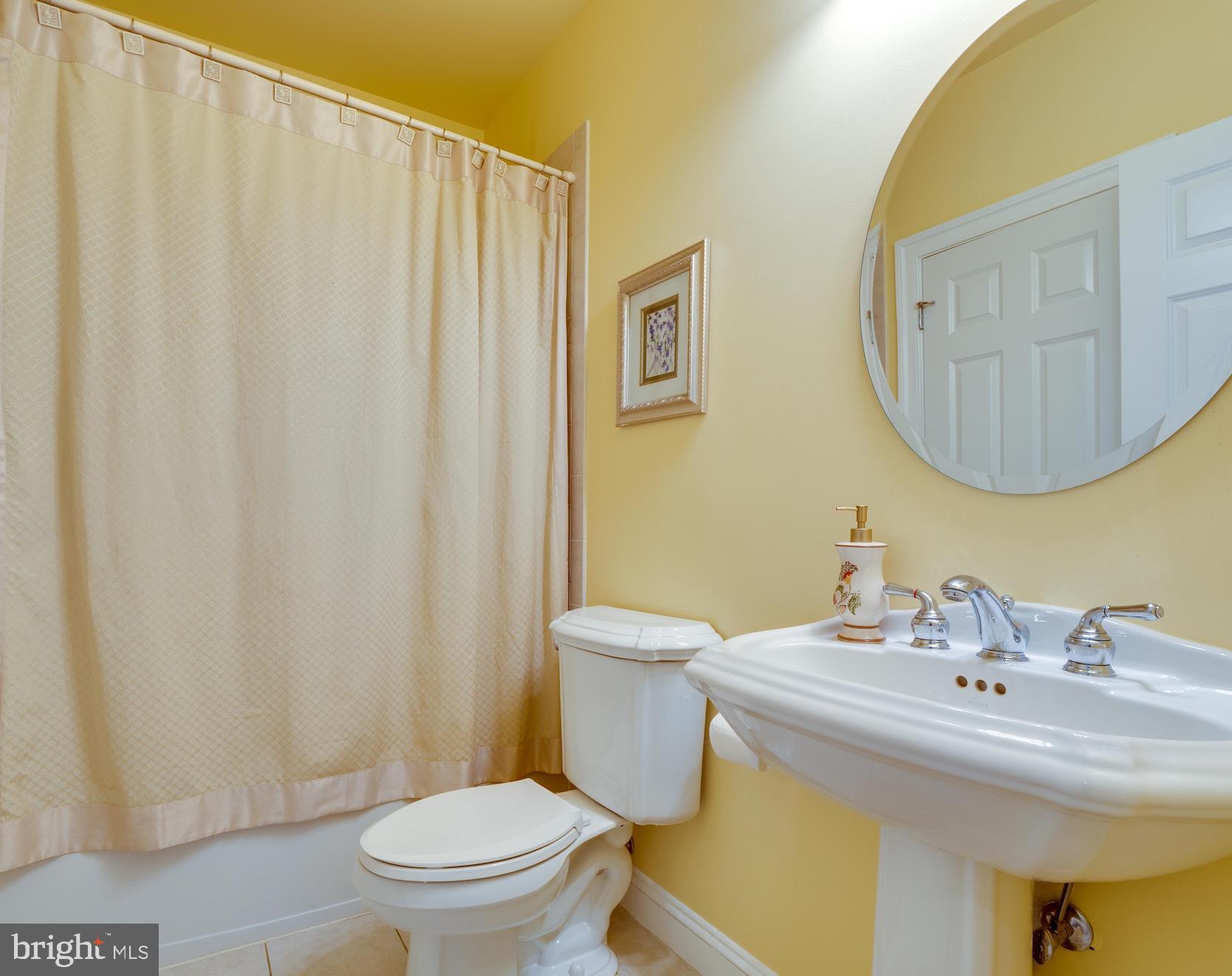 2015 Woodford Road Vienna, VA 22182 - Photo 27 of 73 Main Floor Full Bath