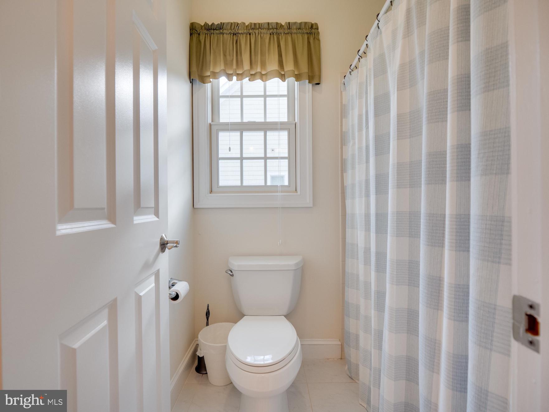 2015 Woodford Road Vienna, VA 22182 - Photo 34 of 73 Second Floor Jack & Jill Full Bath