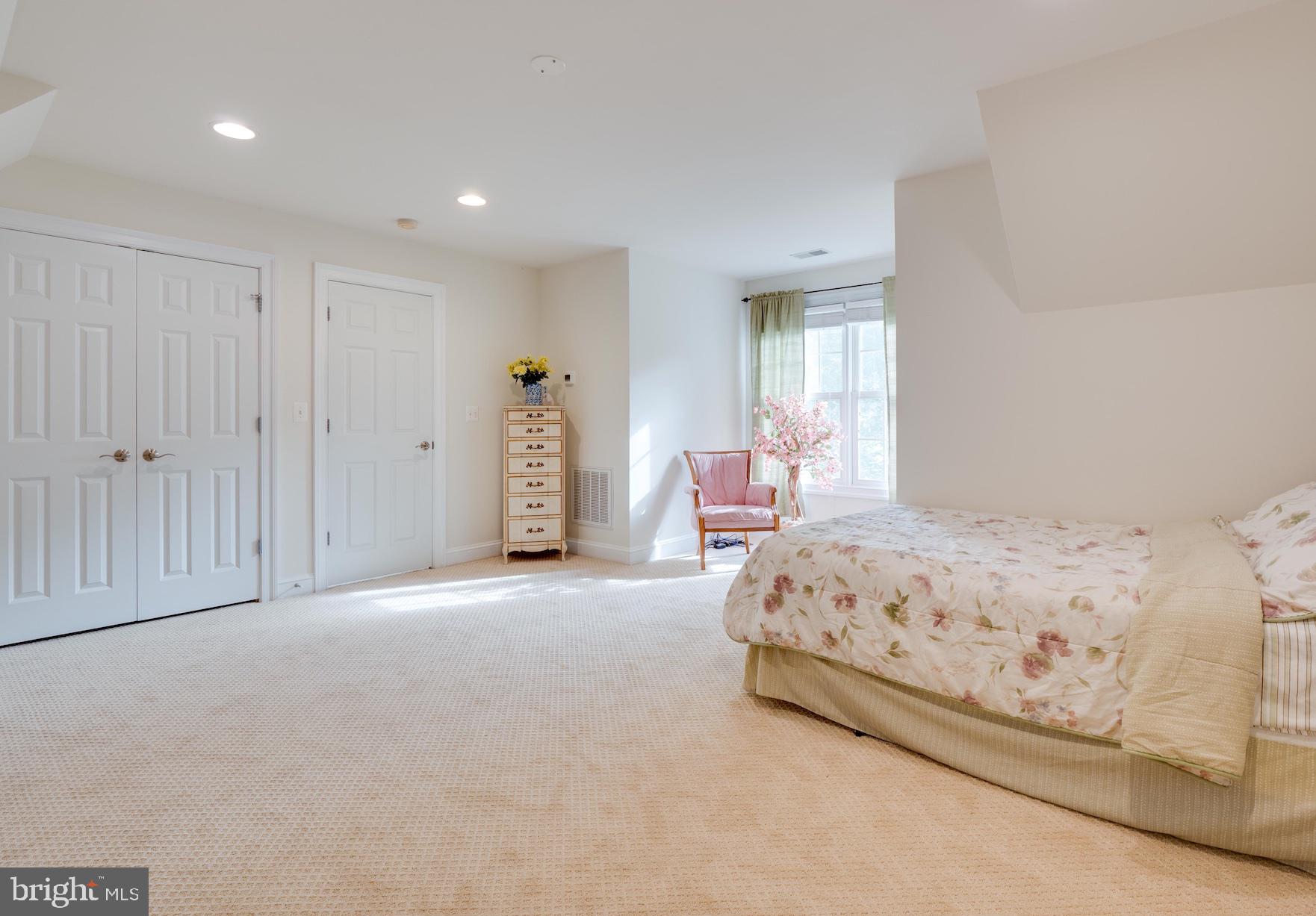 2015 Woodford Road Vienna, VA 22182 - Photo 39 of 73 Second Floor Bedroom 4