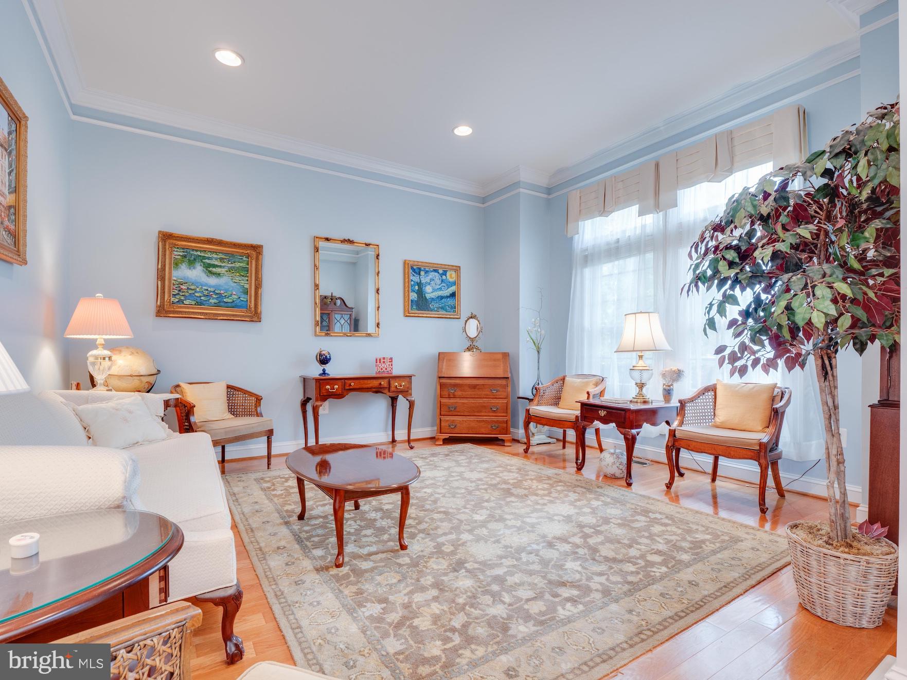 2015 Woodford Road Vienna, VA 22182 - Photo 6 of 73 Front Room