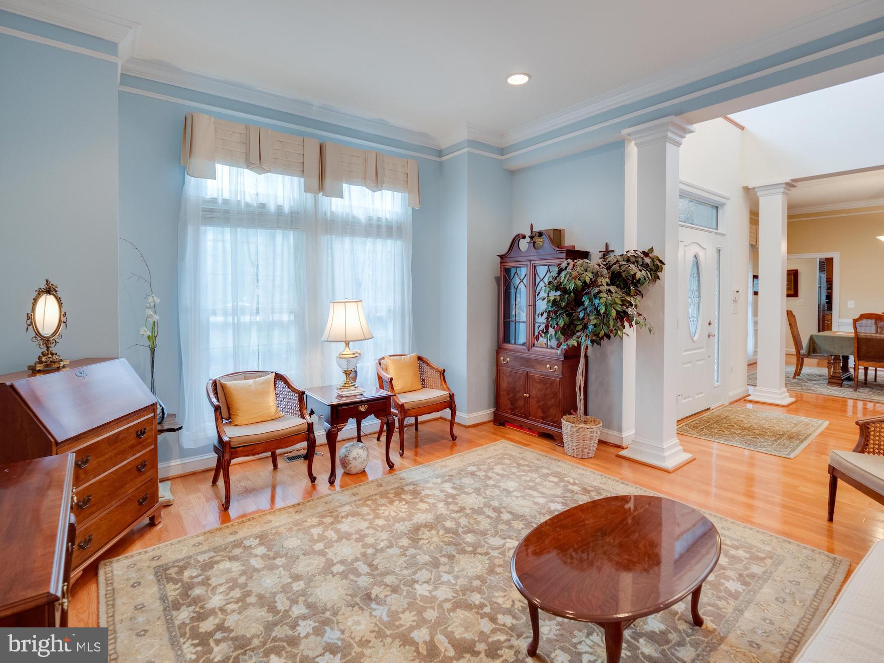 2015 Woodford Road Vienna, VA 22182 - Photo 7 of 73 Front Room