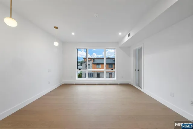 $1,499,999 | 2282 7th Avenue, Fort Lee, NJ 07024