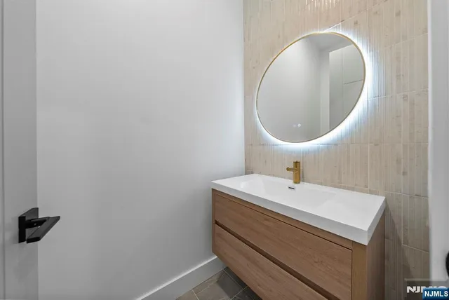 $1,499,999 | 2282 7th Avenue, Fort Lee, NJ 07024