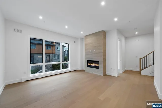 $1,499,999 | 2282 7th Avenue, Fort Lee, NJ 07024