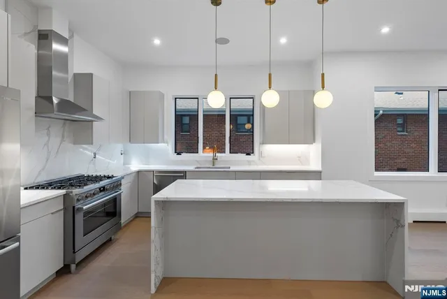 $1,499,999 | 2282 7th Avenue, Fort Lee, NJ 07024