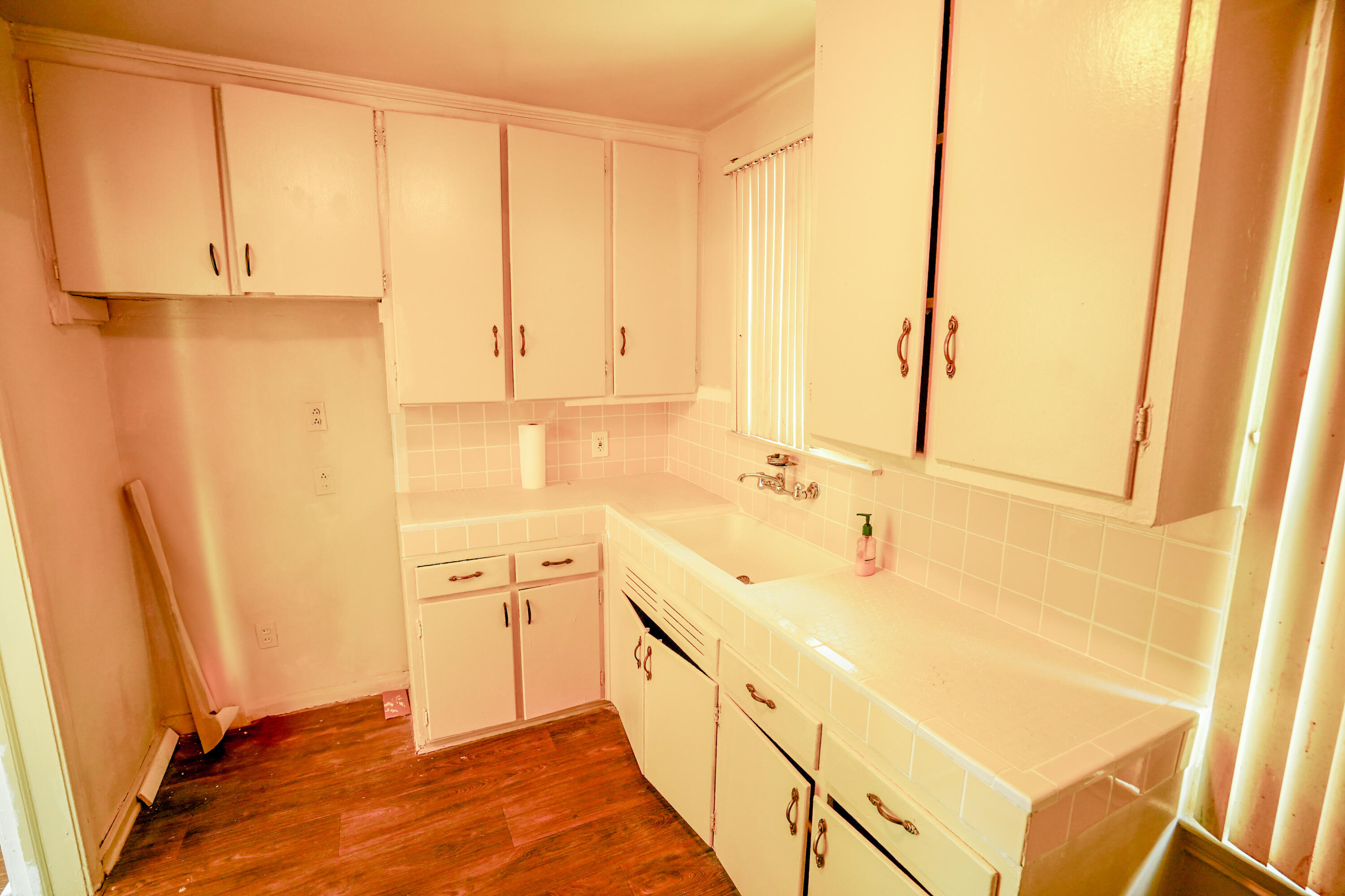 17199 Meyers Road Detroit, MI 48235 - Photo 7 of 10 MeyersKitchen2