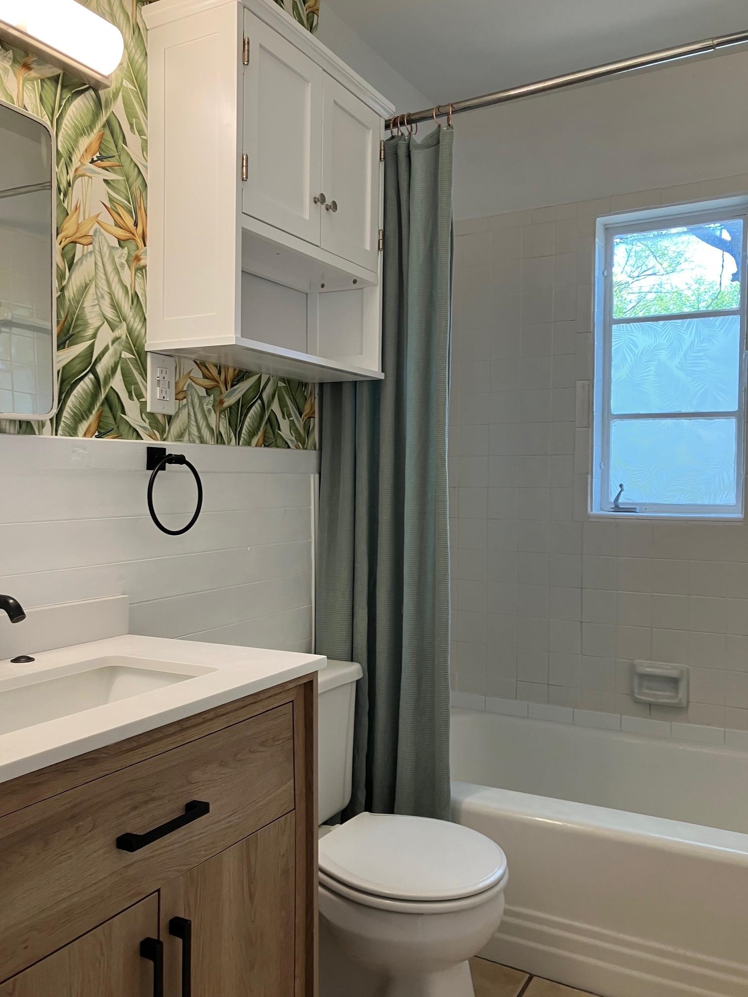 3827 Wilshire Road Memphis, TN 38111 - Photo 10 of 11 Full Bath with tub shower combo