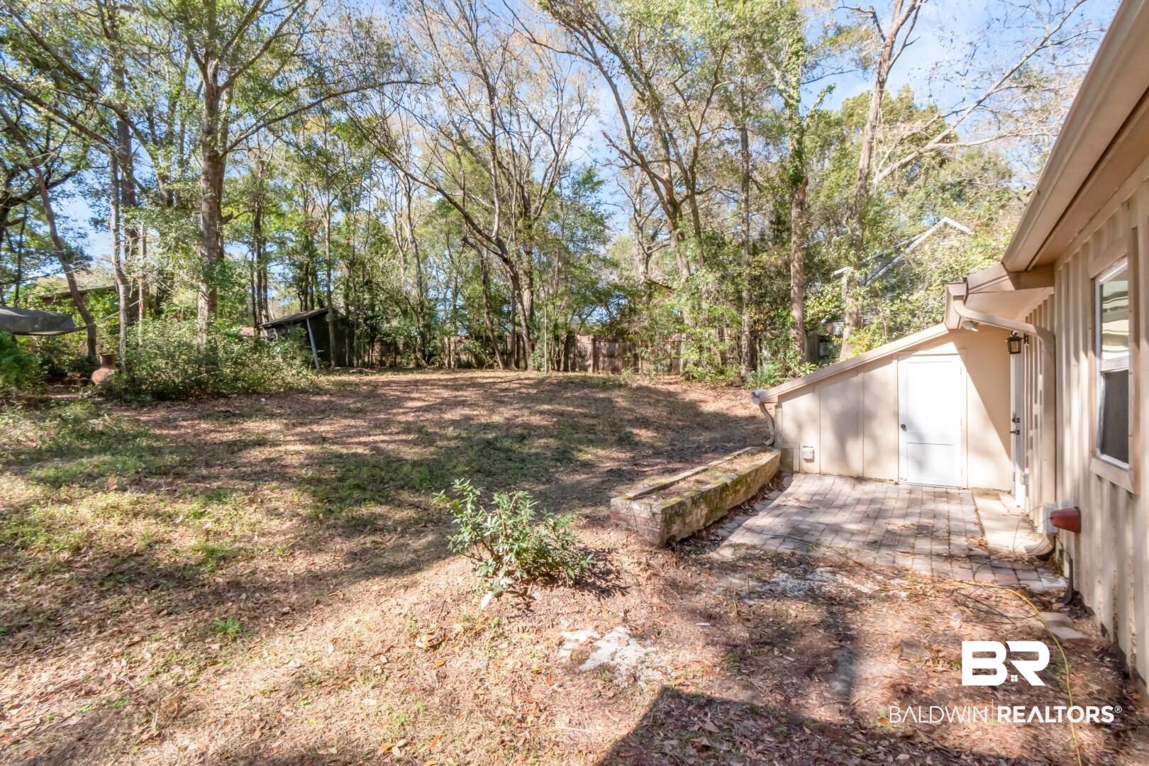 410 St John Place Mobile, AL 36609 - Photo 23 of 32 View of yard featuring view of scattered trees