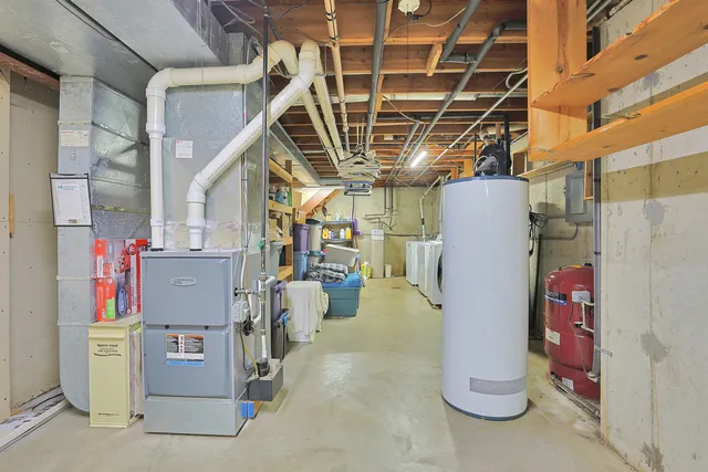 a view of a storage & utility room with washer and dryer