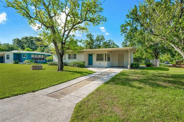 a view of a house with a backyard