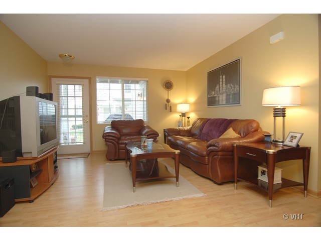 1440 McClure Road, Unit 1440 Aurora, IL 60505 - Photo 2 of 8