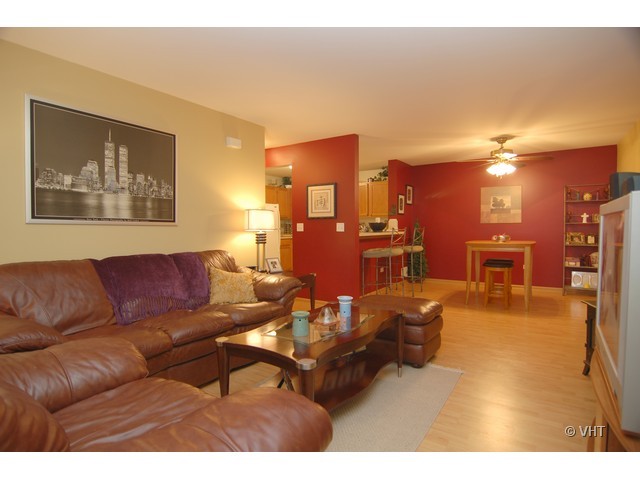 1440 McClure Road, Unit 1440 Aurora, IL 60505 - Photo 3 of 8