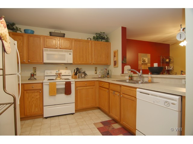 1440 McClure Road, Unit 1440 Aurora, IL 60505 - Photo 4 of 8