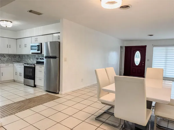 $3,900 | 1911 North 44th Avenue, Hollywood, FL 33021