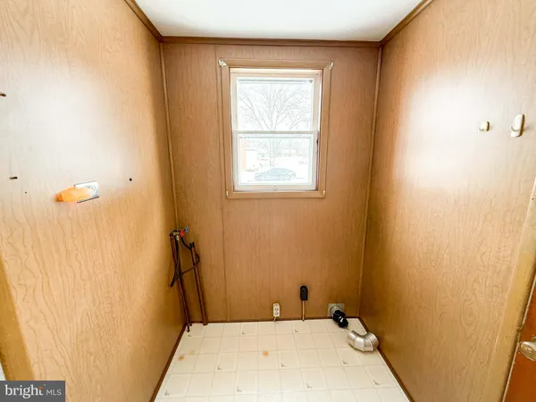 a view of entryway and hall