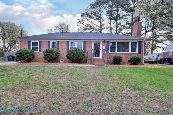 $337,000 | 3 Hillcrest Circle, Hampton, VA 23666