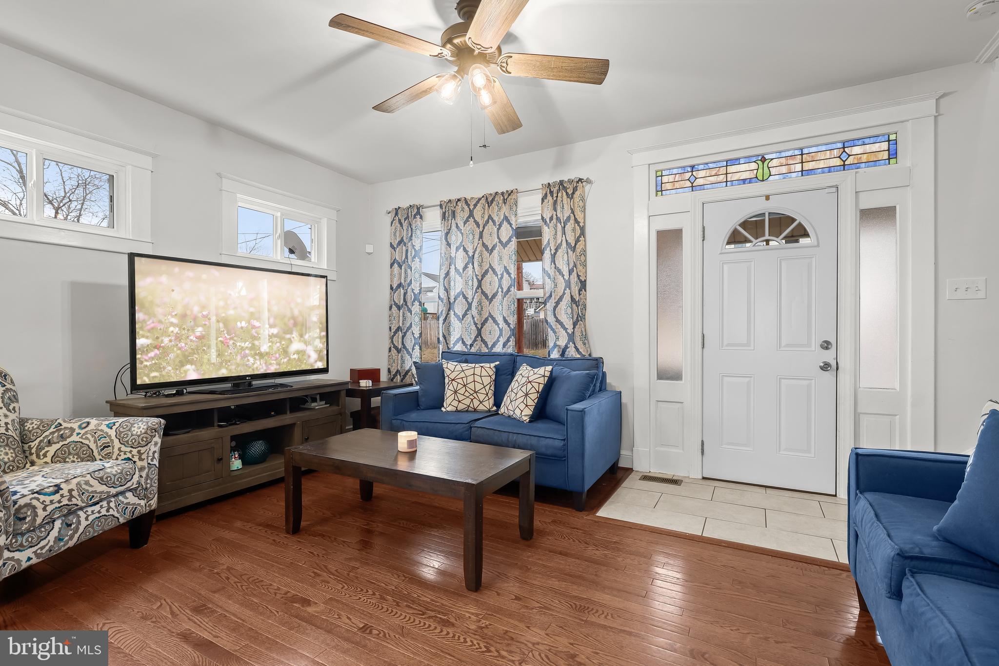 401 Walcott Road Baltimore, MD 21206 - Photo 5 of 38 Living Room
