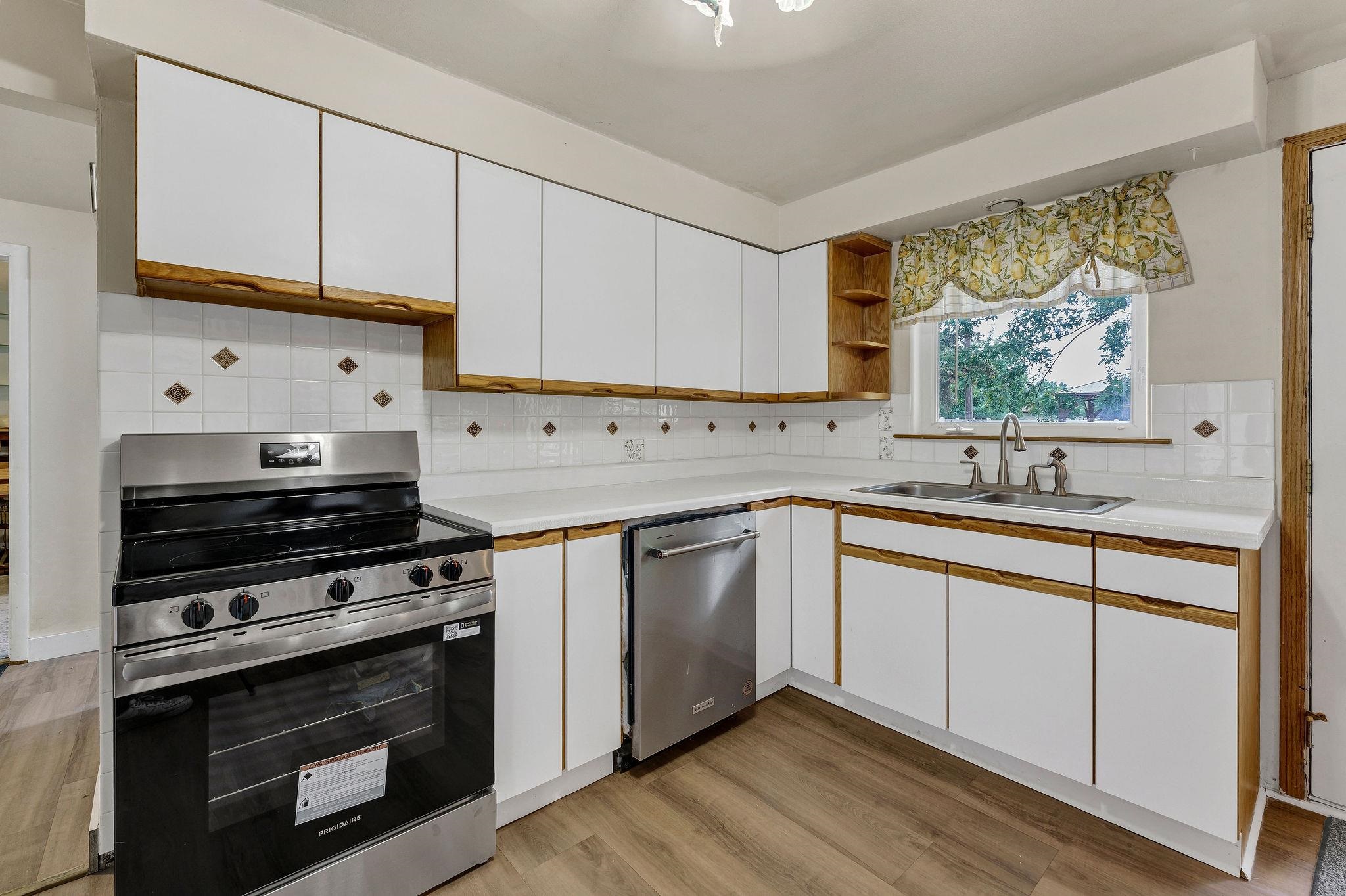 915 North Bowdish Road Spokane Valley, WA 99206 - Photo 8 of 27 Gallery Image 8