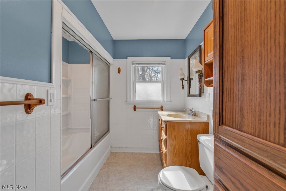 4725 Webb Road Perry, OH 44081 - Photo 17 of 50 Full bathroom in the main house.
