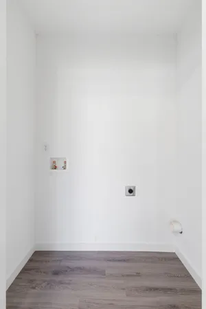 a view of house with backyard