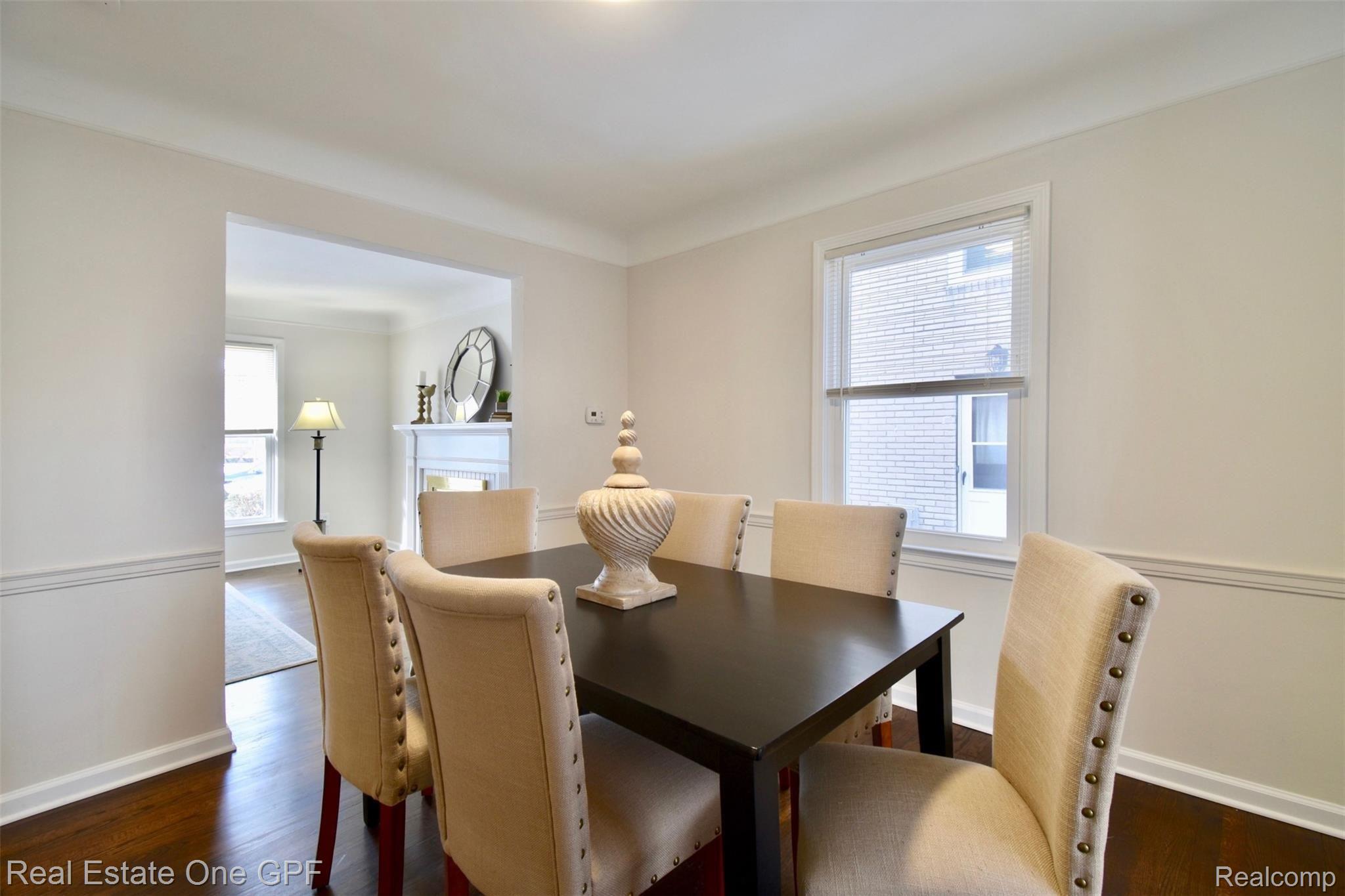 1630 Bournemouth Road Grosse Pointe, MI 48236 - Photo 6 of 23 6 DSC_1326.jpg