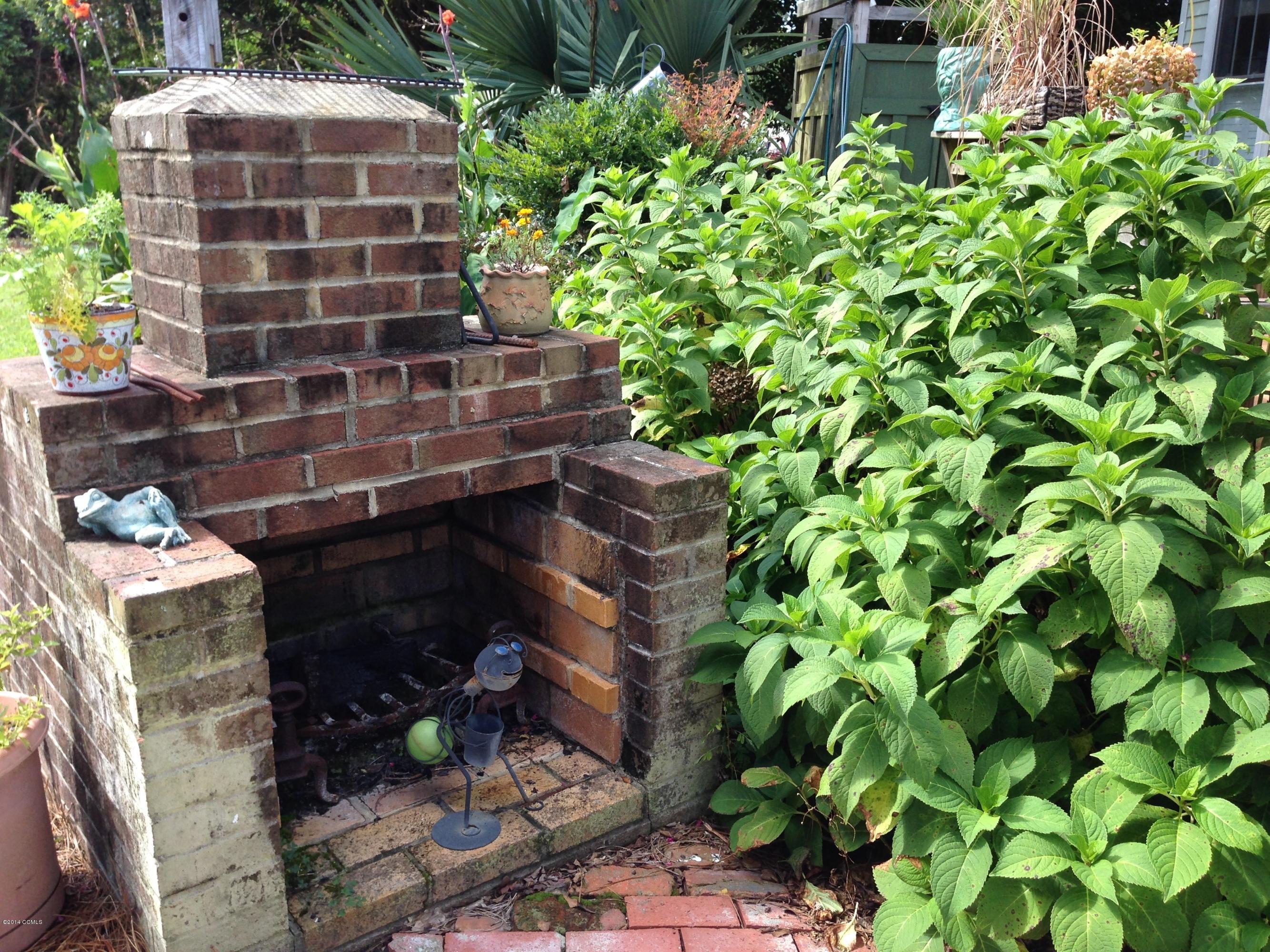 105 Channel Rock Road Beaufort, NC 28516 - Photo 64 of 103 Back yard fireplace (2)