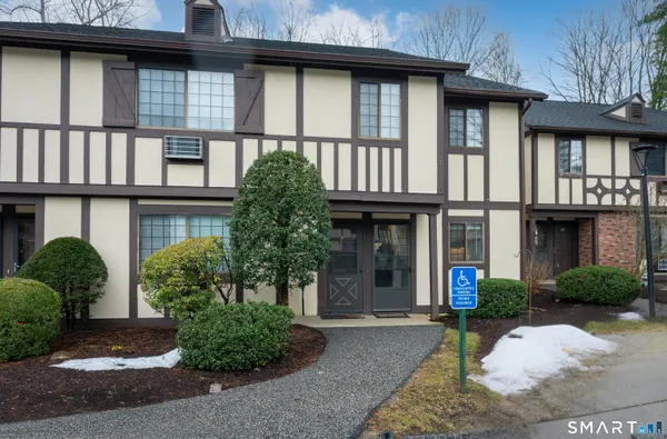 $230,000 | 11 Eden Court, Unit 11, Brookfield, CT 06804