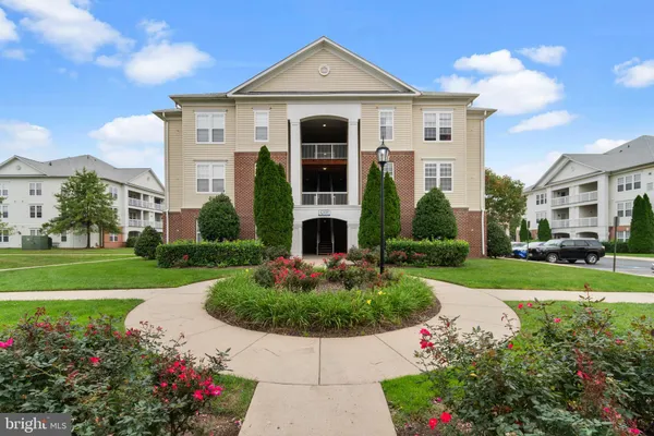 $2,500 | 42496 Mayflower Terrace, Unit 302, Brambleton, VA 20148