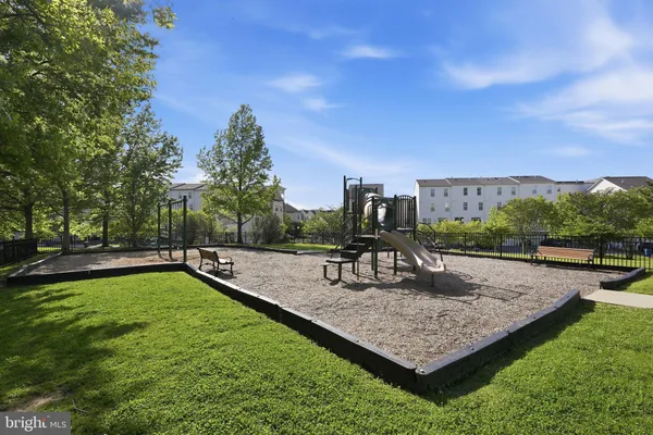 $2,500 | 42496 Mayflower Terrace, Unit 302, Brambleton, VA 20148