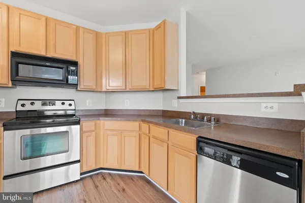 $2,500 | 42496 Mayflower Terrace, Unit 302, Brambleton, VA 20148