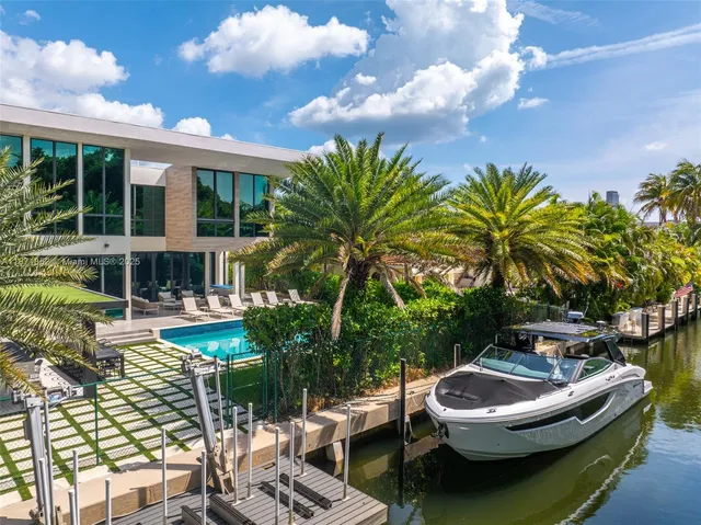 a view of a house with patio and swimming pool