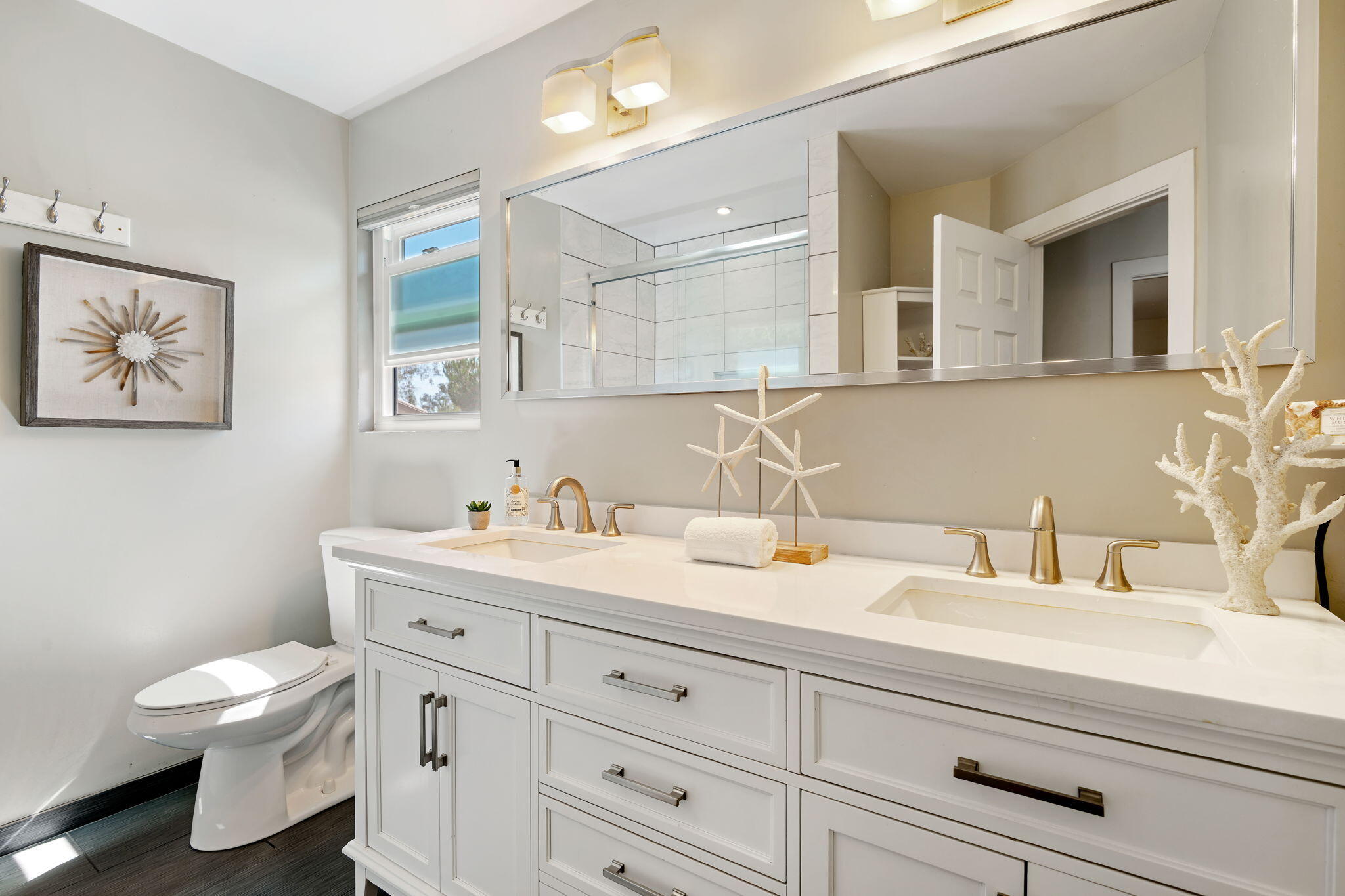 4039 Primavera Road, Unit 5 Santa Barbara, CA 93110 - Photo 18 of 32 Primary Bathroom (Upstairs)