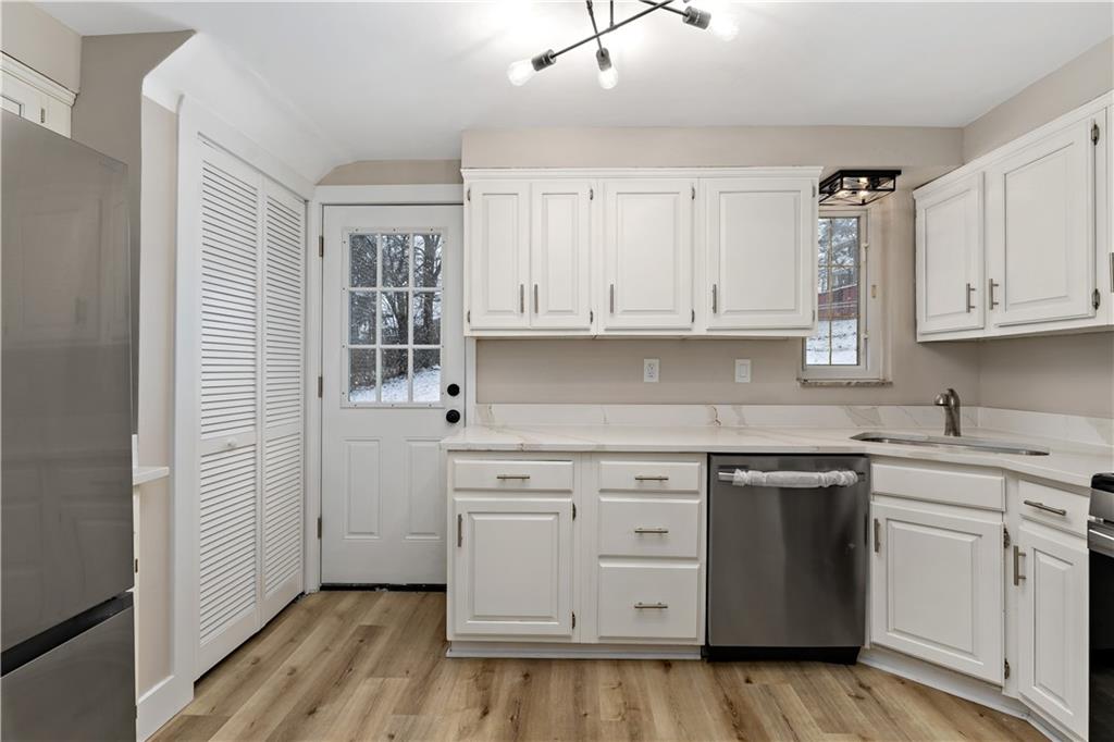 3755 Rural Court East Pittsburgh, PA 15221 - Photo 12 of 30 Gallery Image 12