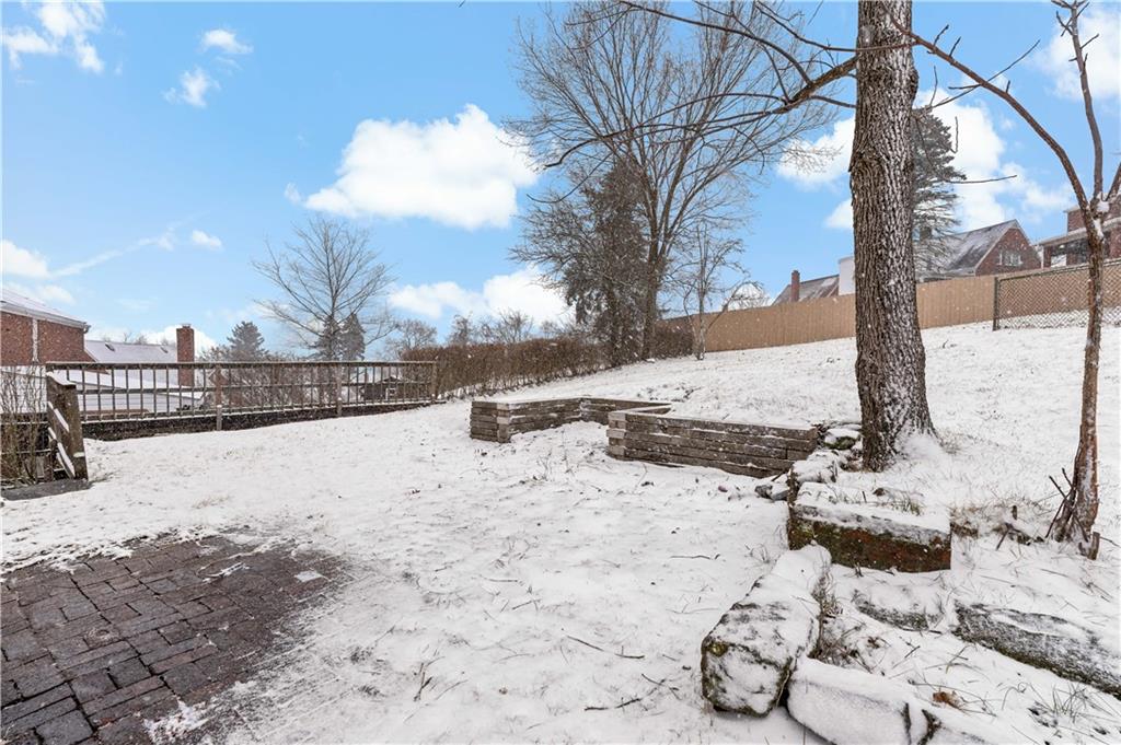 3755 Rural Court East Pittsburgh, PA 15221 - Photo 4 of 30 Gallery Image 4