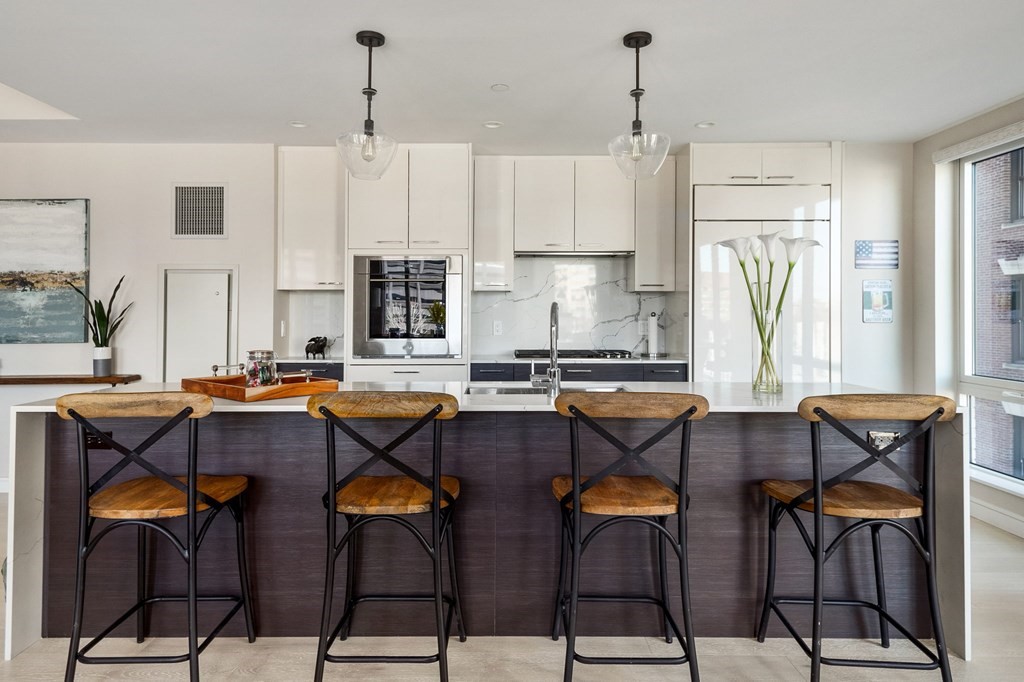 110 Broad Street, Unit 501 Boston, MA 02110 - Photo 17 of 41 a kitchen that has a table and chairs in it
