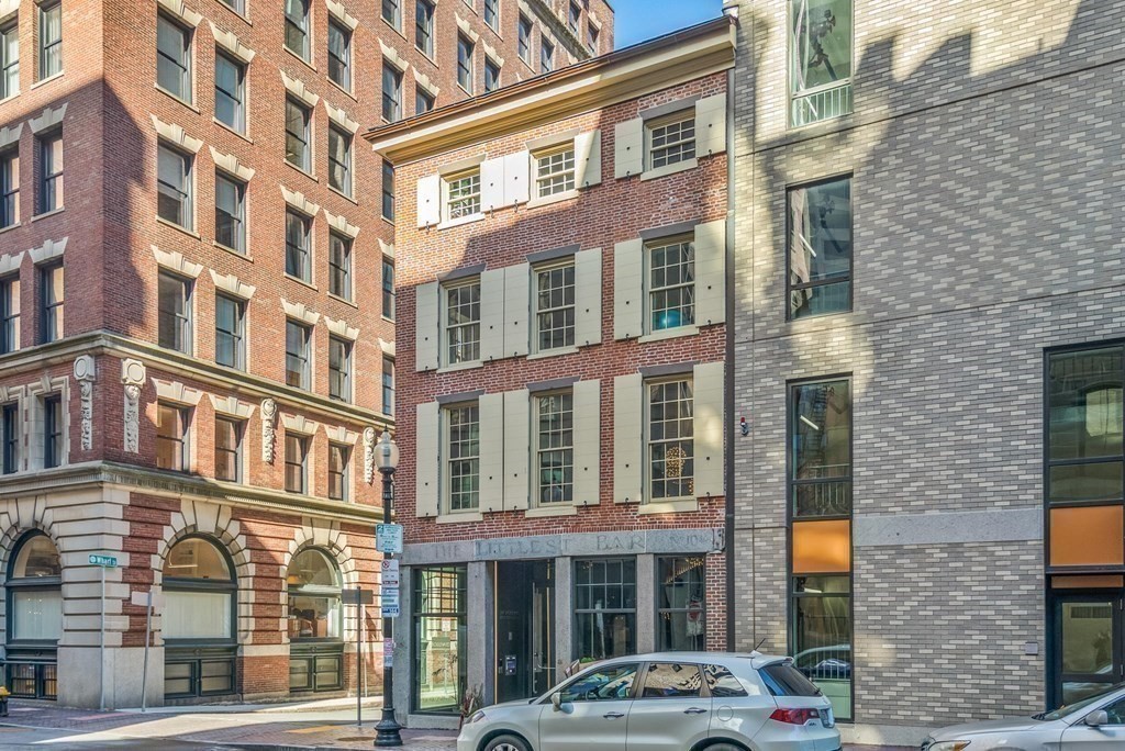 110 Broad Street, Unit 501 Boston, MA 02110 - Photo 38 of 41 a front view of a building