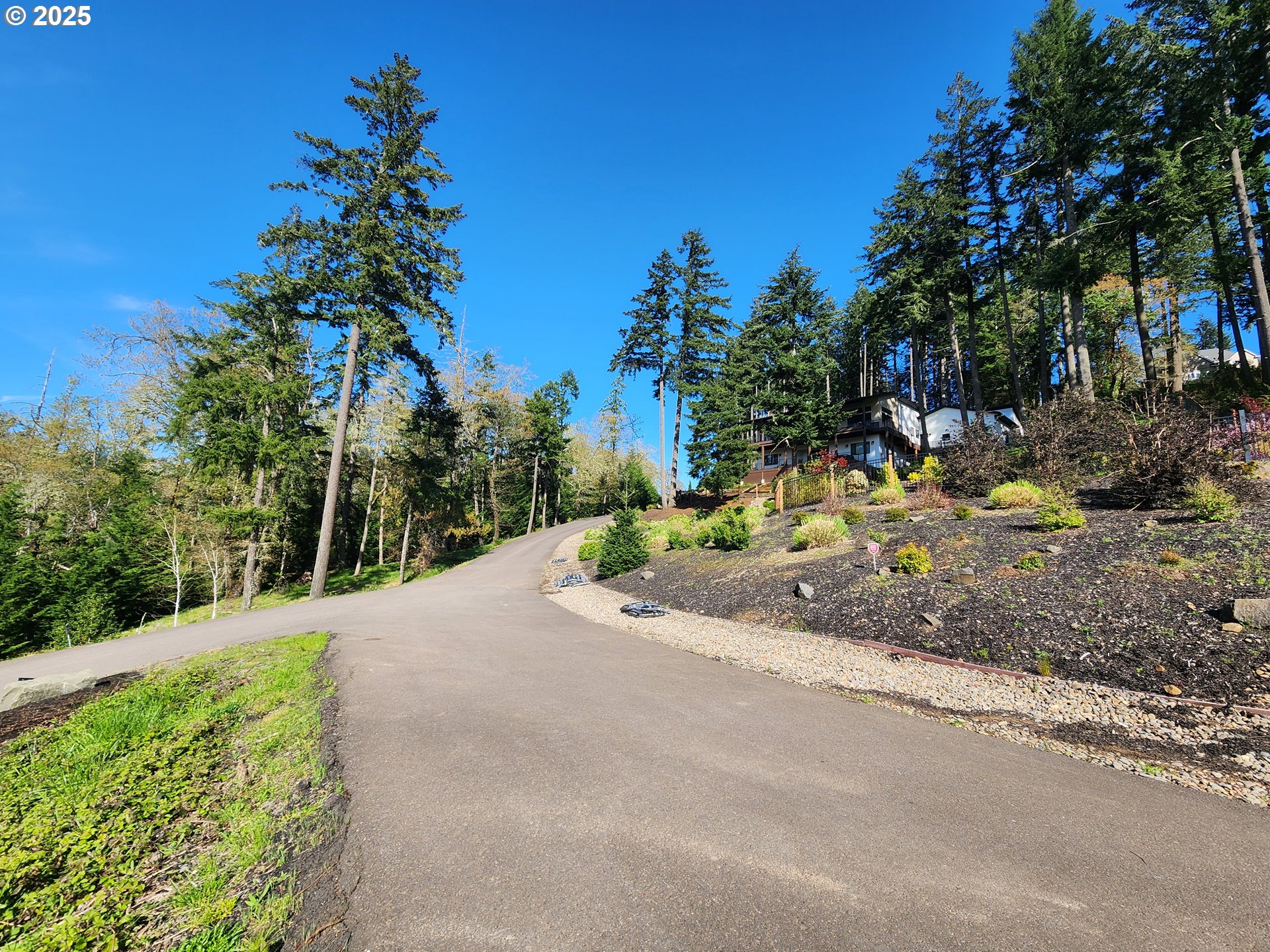 Eagle View Drive, Unit 3 Eugene, OR 97405 - Photo 4 of 11 a view of a backyard of a house