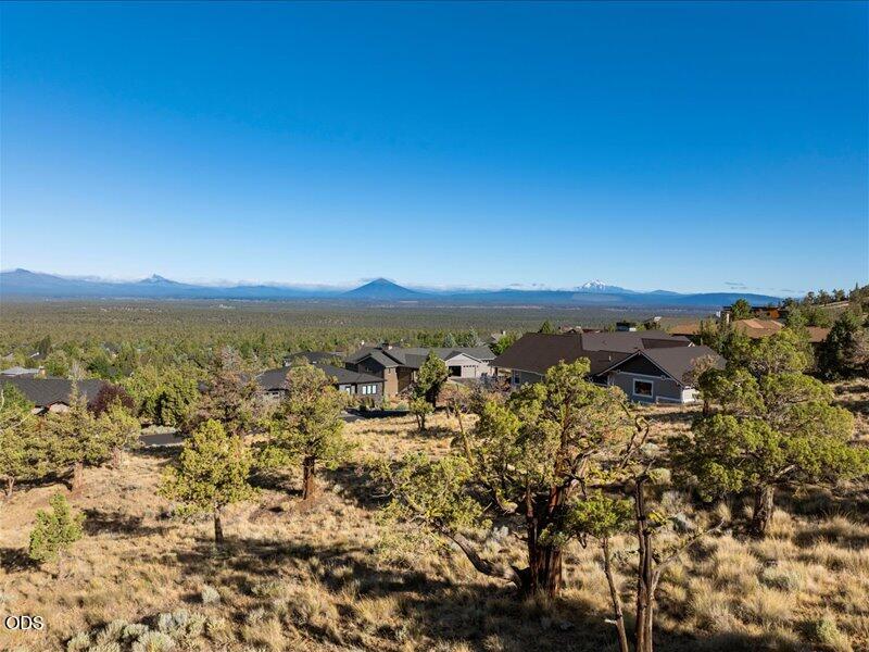 1340 View Point Court Redmond, OR 97756 - Photo 5 of 37