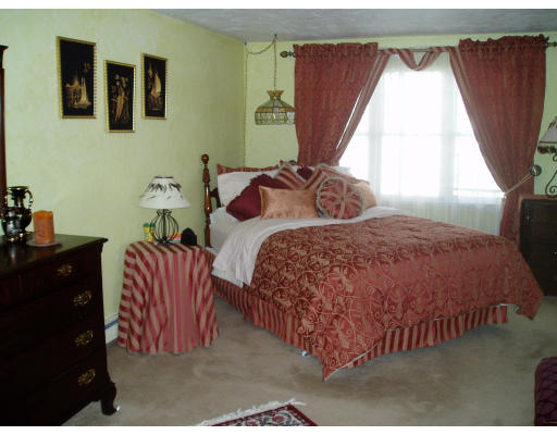 112 E Ridgefield Circle, Unit 112E Clinton, MA 01510 - Photo 4 of 6 Gallery Image 4