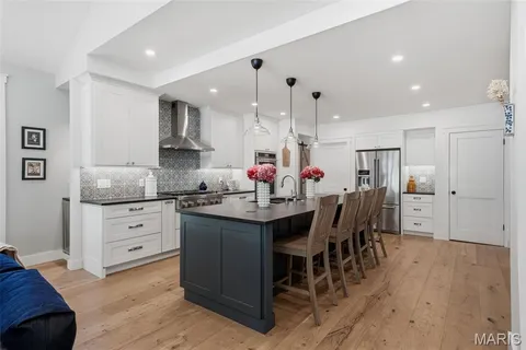 $1,089,000 | 427 Clif Side Drive, Glendale, MO 63122