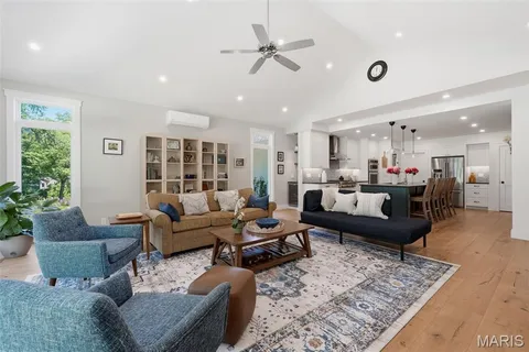 $1,089,000 | 427 Clif Side Drive, Glendale, MO 63122