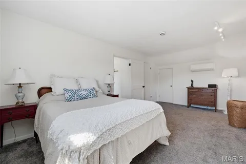 $1,089,000 | 427 Clif Side Drive, Glendale, MO 63122
