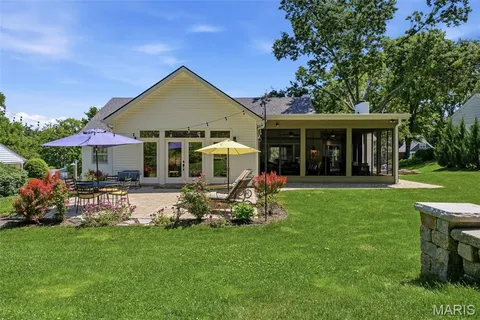 $1,089,000 | 427 Clif Side Drive, Glendale, MO 63122