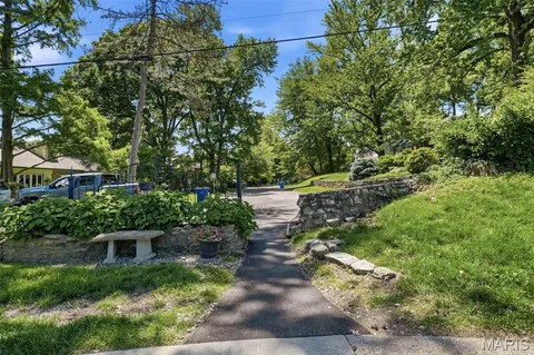 $1,089,000 | 427 Clif Side Drive, Glendale, MO 63122