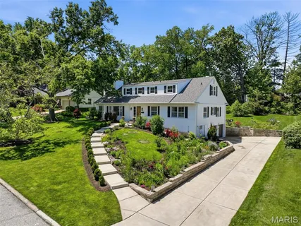 $1,089,000 | 427 Clif Side Drive, Glendale, MO 63122