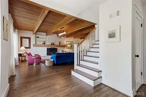 $1,089,000 | 427 Clif Side Drive, Glendale, MO 63122