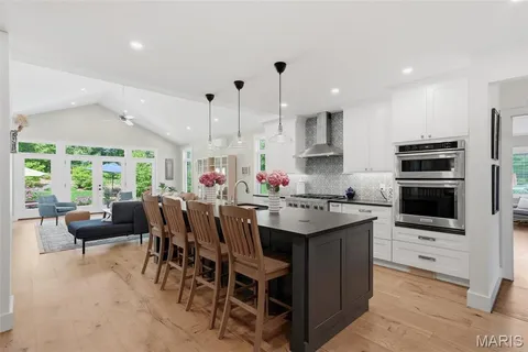 $1,089,000 | 427 Clif Side Drive, Glendale, MO 63122