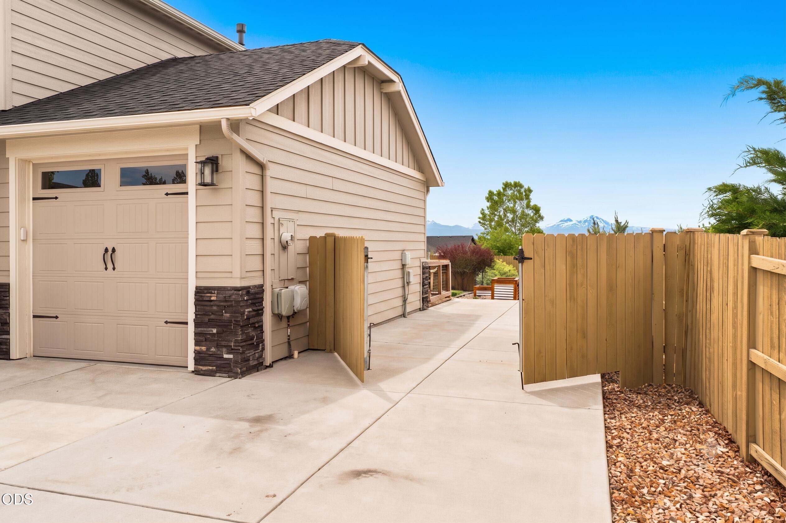2859 Southwest 47th Street Redmond, OR 97756 - Photo 55 of 68