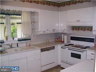 338 Broad St Spring Spring City, PA 19475 - Photo 9 of 10 Kitchen