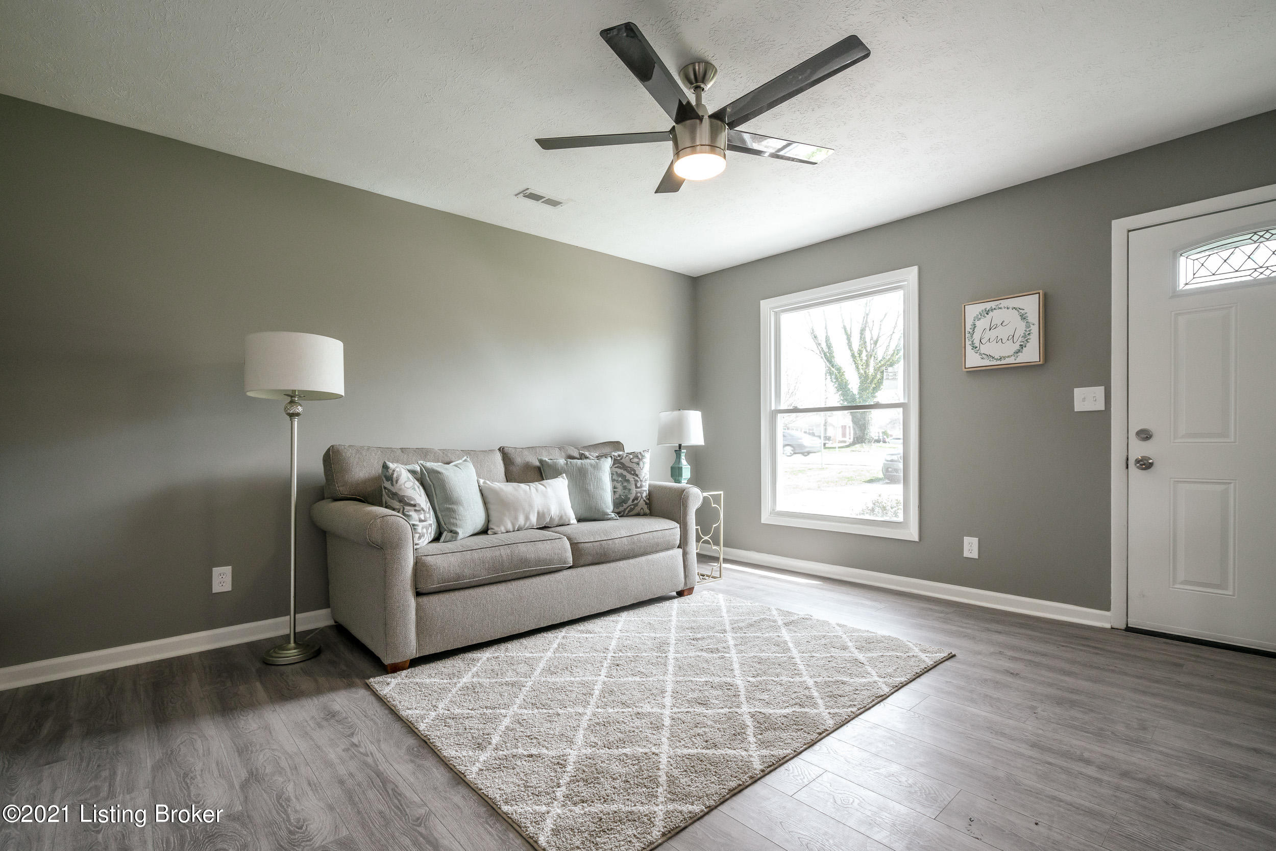 7412 Terry Road Louisville, KY 40258 - Photo 7 of 38 7412 Terry Road-16